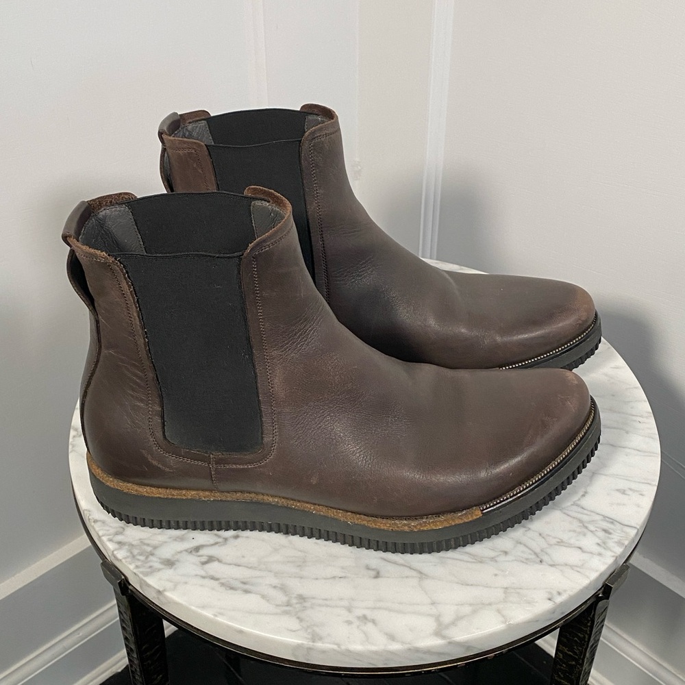 Gorgeous LANVIN Chelsea boots.